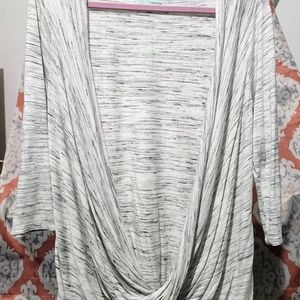 !!CLOSET CLEAR OUT - LAST CHANCE!!Maurcies top XL